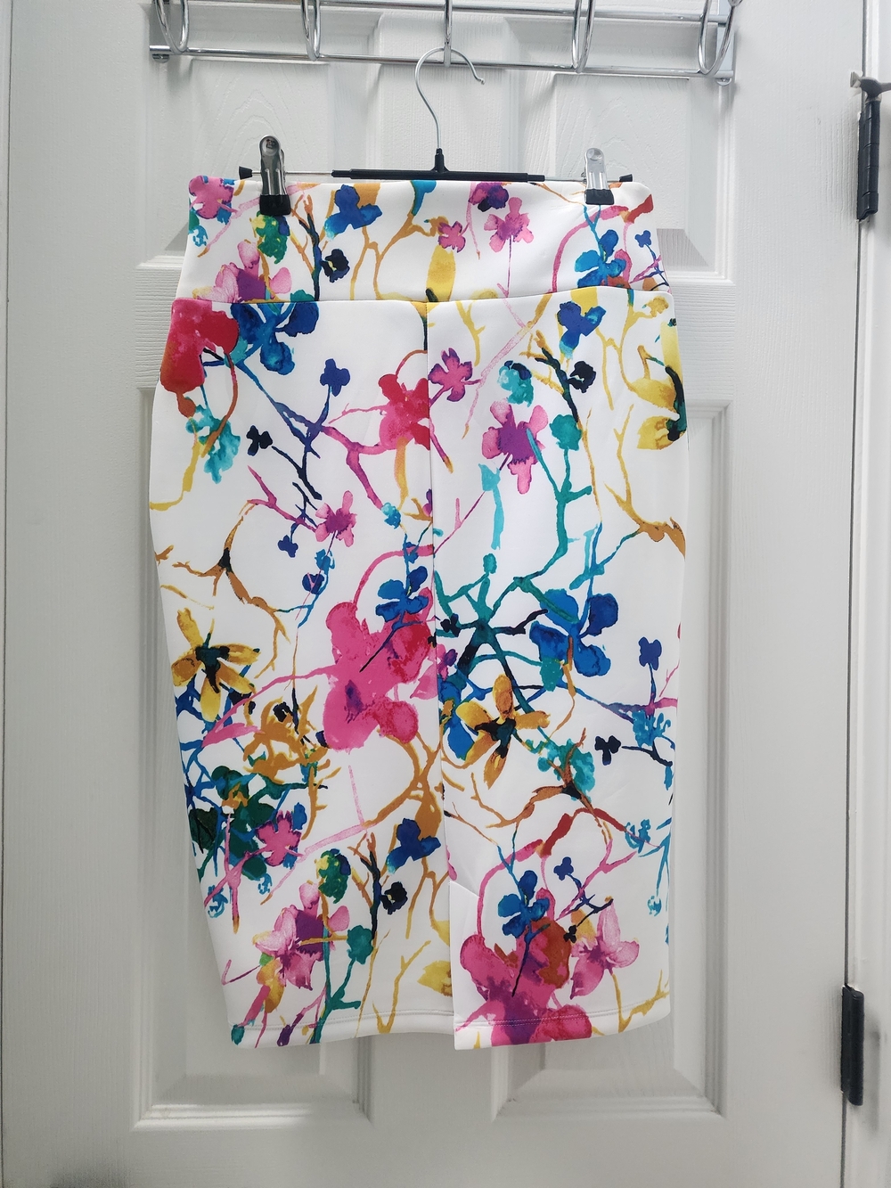 Thalia Sodi White Pencil Skirt with Multicolor Floral Print - Picture 4 of 5
